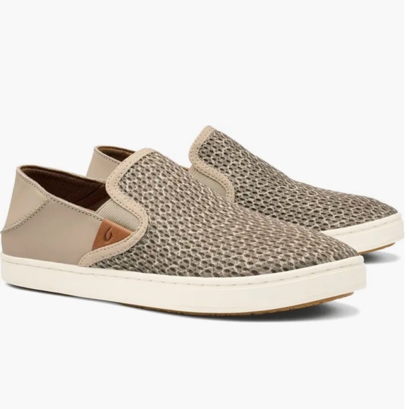 OluKai Women’s Pehuea Pa’i Convertible Sneaker